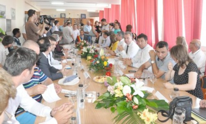 Consilierii din Mangalia au aprobat înfiinţarea unei comisii care să verifice contractul cu Callatis Therm